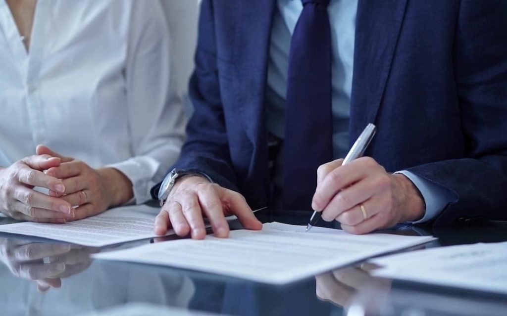 Signature contrat assurance drone - Courtier en assurance Atlantas
